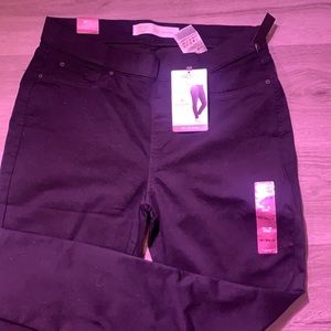 25% OFF BUNDLES NWT Levi pull on skinny jeans stretchy